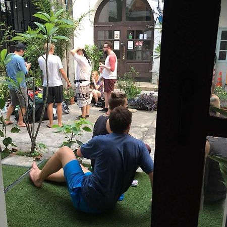 17You Inn Hostel Bangkok Extérieur photo