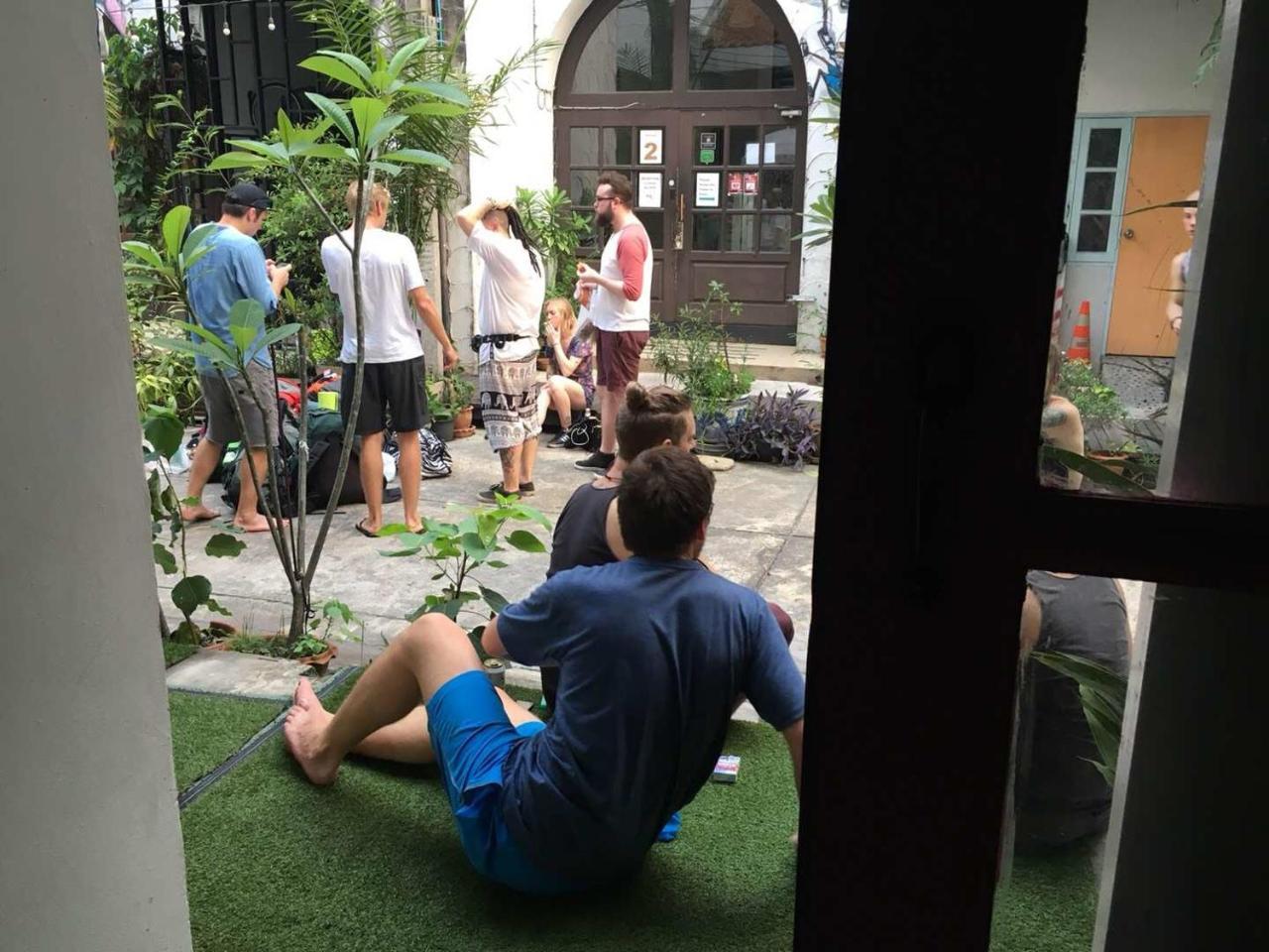 17You Inn Hostel Bangkok Extérieur photo